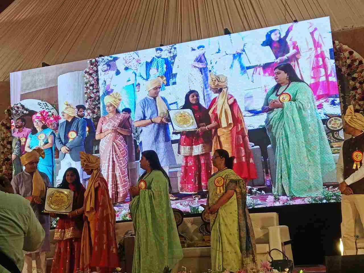 महिलादिनी कु. जानवी भस्मे हिचा पालकमंत्र्यांच्या हस्ते गौरव